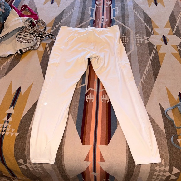 White lululemon leggings with pockets - Picture 2 of 10